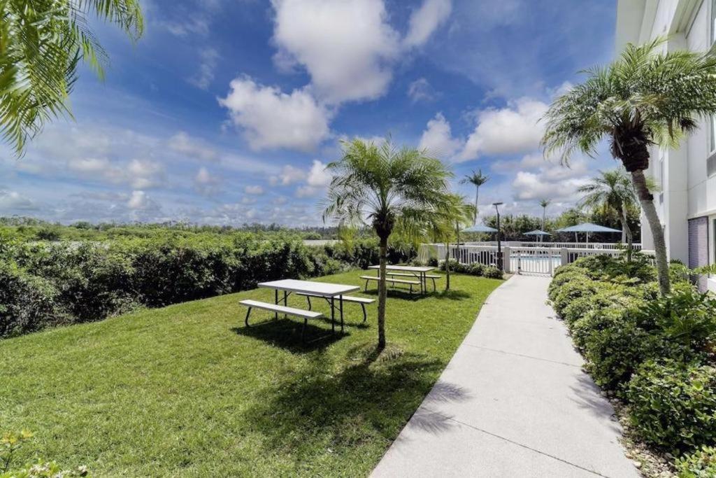 Holiday Inn Express Hotel & Suites Port Charlotte Eksteriør bilde