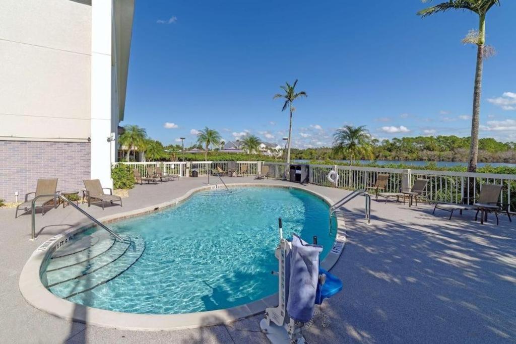 Holiday Inn Express Hotel & Suites Port Charlotte Eksteriør bilde