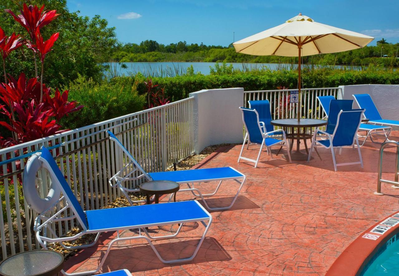 Holiday Inn Express Hotel & Suites Port Charlotte Eksteriør bilde